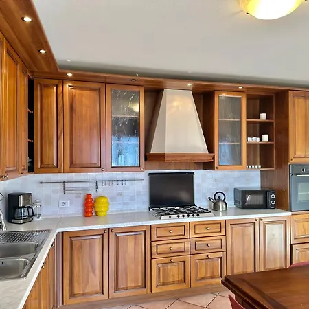 Casa Monte Lago 아파트 동고